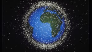 Descubren diminutos fragmentos letales orbitando una de las zonas más valiosas del espacio